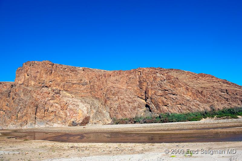 20090604_092622 D3 X1.jpg - Exploring the canyon of the Khumib River.